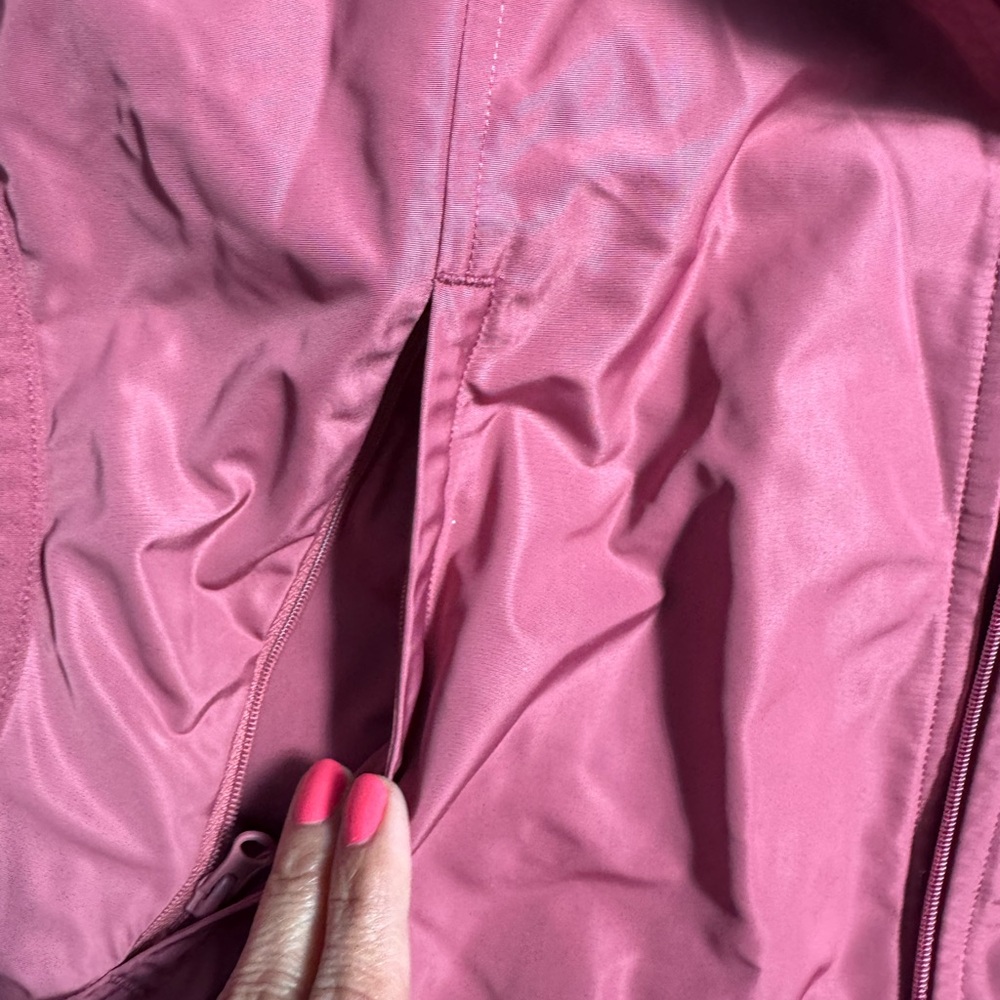 ALO Yoga Zip-Up Vest in Rose Mauve color. Excellent condition. Size Medium - Picture 5 of 6